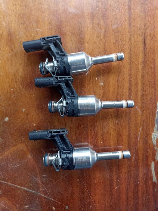 Бензинова дюза инжектор за 1,4TSI 160к.с.  - 03C906036F