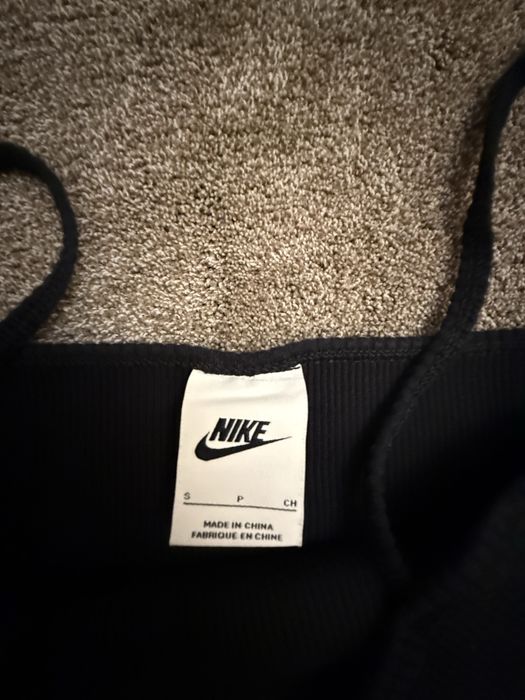 Дамски спортен топ Nike