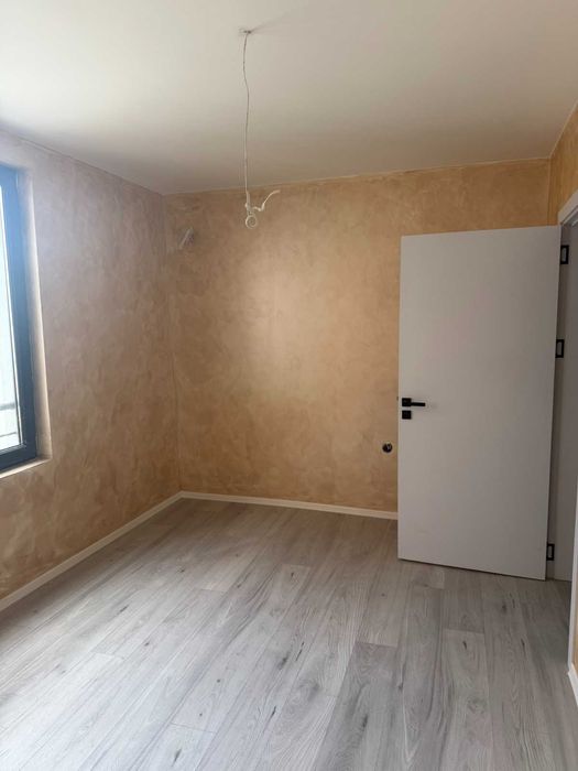 Продава се Двустаен апартамент в Плевен, Широк център - 73 кв.м за 753 €/кв.м - Снимка #2