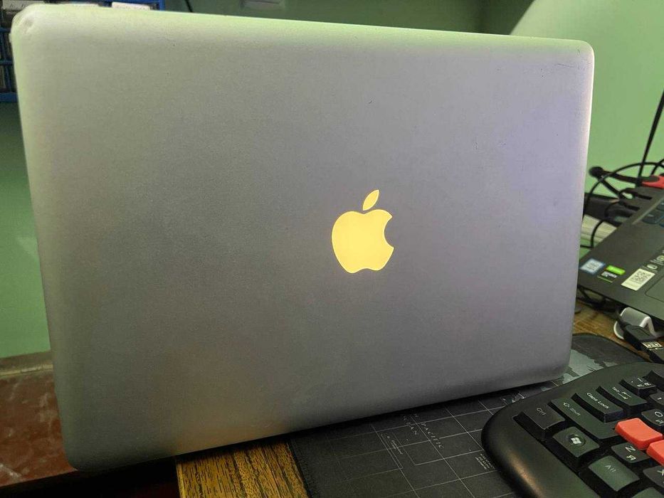 Macbook Pro 2011 i5/6/256 SSD bez akumlator