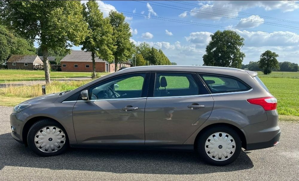 Ford Focus 1.6 Dci 105 cp Euro 5Titanium 2013.06  Led-Navi-Jante R16