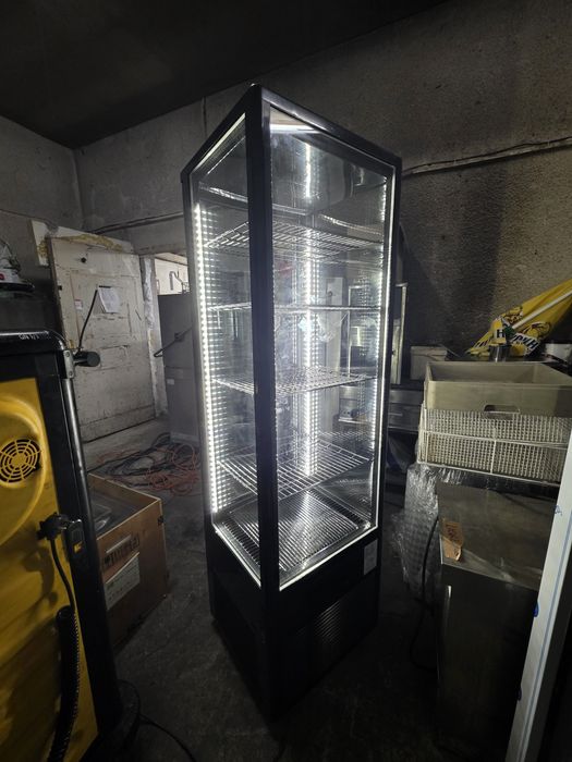 Сладкарска хладилна витрина с LED осветление