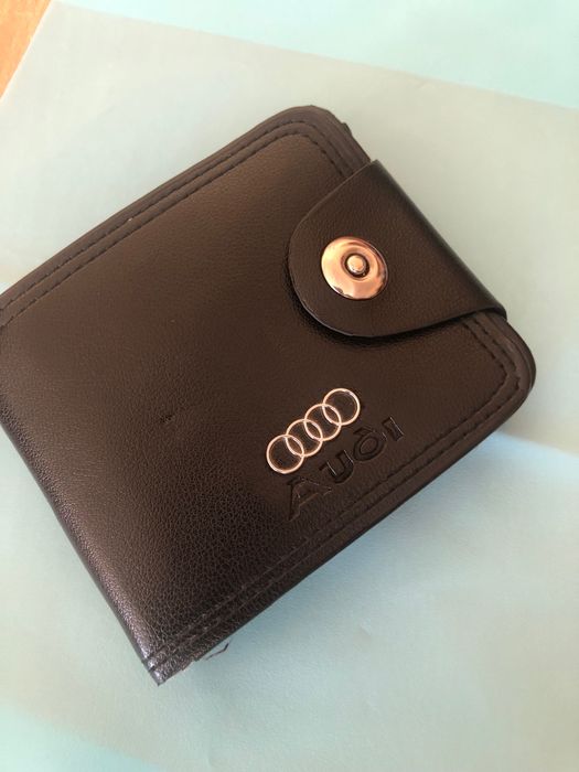 Продавам портмоне с лого на Audi
