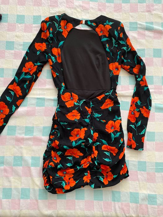 Рокля Zara с гол гръб