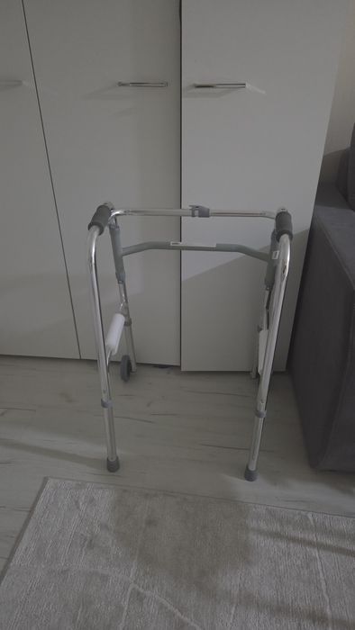 Продам б/у ходунки для взрослых