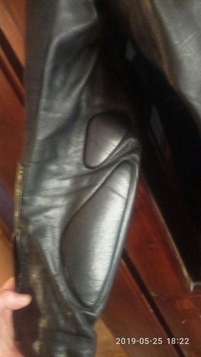 Продавам кожено моторджийско яке