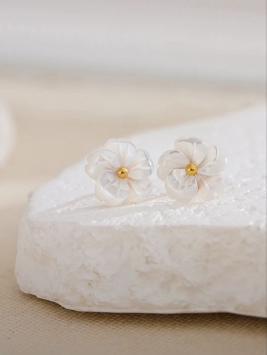 Серьги гвоздики в виде цветка