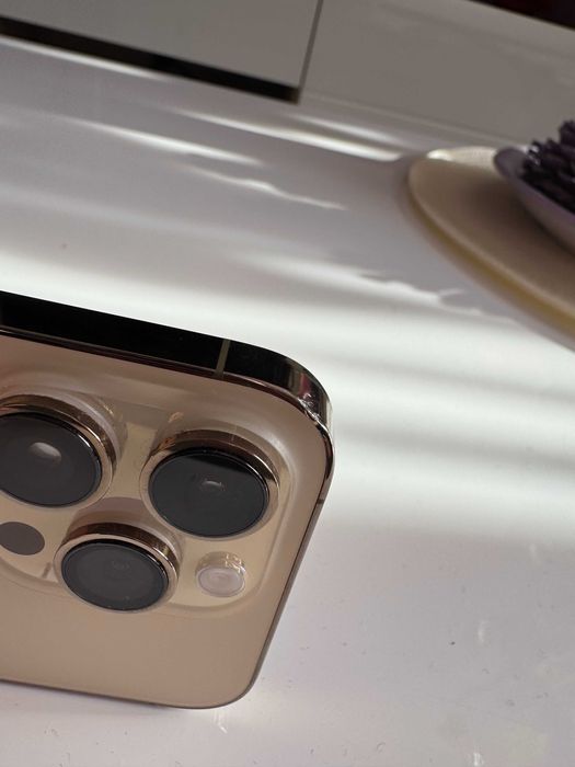 Продавам iPhone 14 Pro 128GB Gold като НОВ! Батерия 99%!