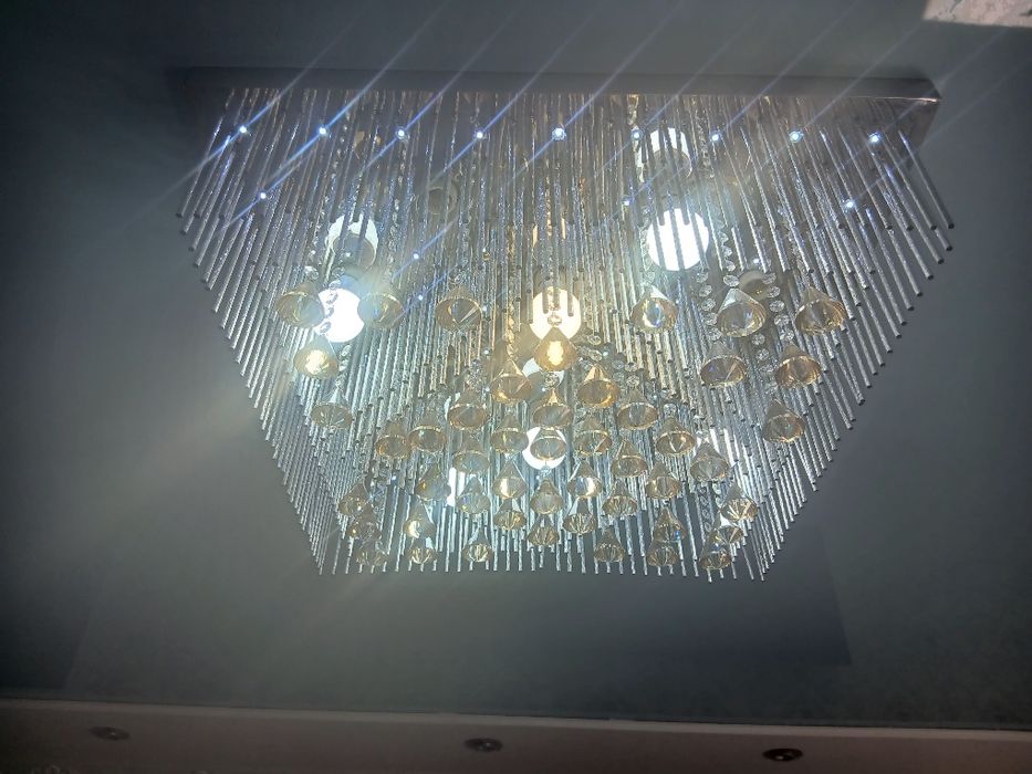 продам большую люстру + бонусом люстра для кухню