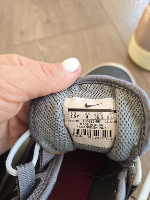 Дамски маратонки Nike