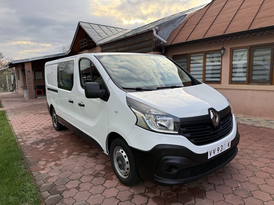 Renault Trafic 6 locuri varianta lunga