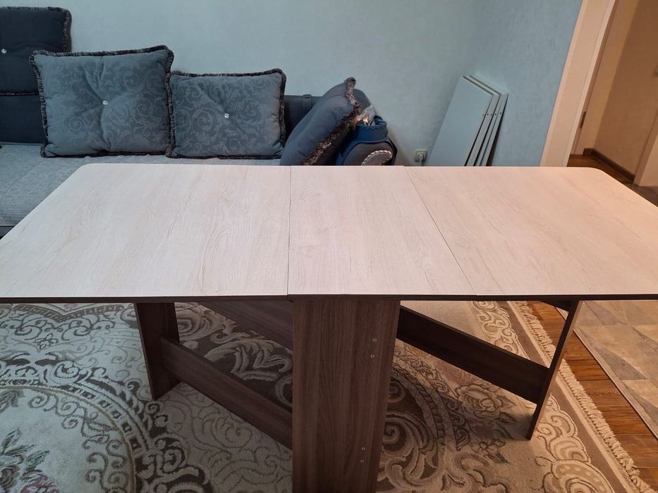 Стол раскладной на ножках