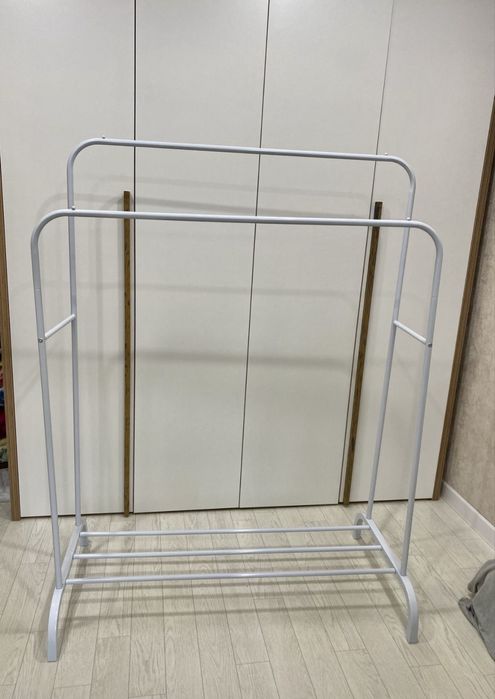 Напольная вешалка для одежды металлическая