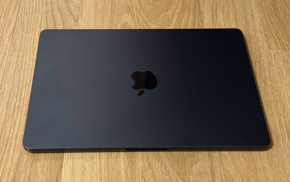 Apple MacBook AIR 2022 M1 defect