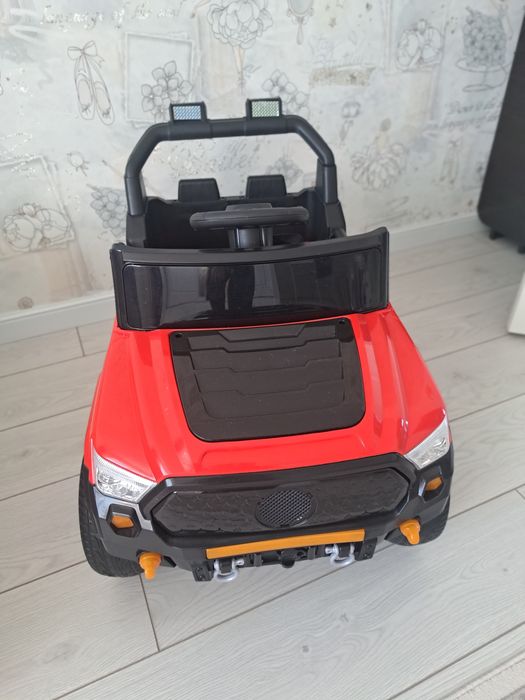 Продаю детскую машину