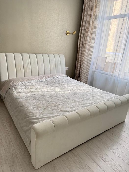 Срочно продается кровать с матрацем