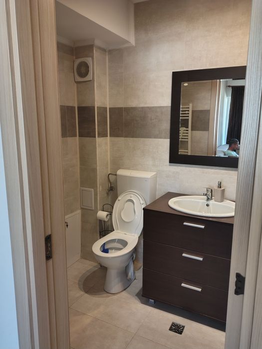 Închiriez apartament