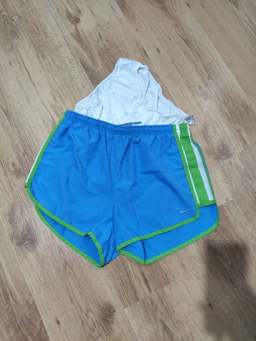 Pantaloni scurți de damă Nike mărimea M