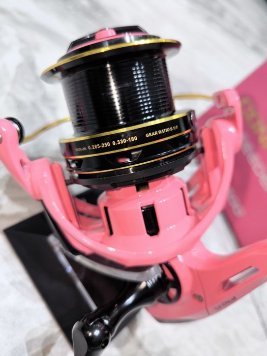Feeder FL BLACK FORCE PINK 3.90m 60-180g + Mulineta PRO FL CD 6500 9+1