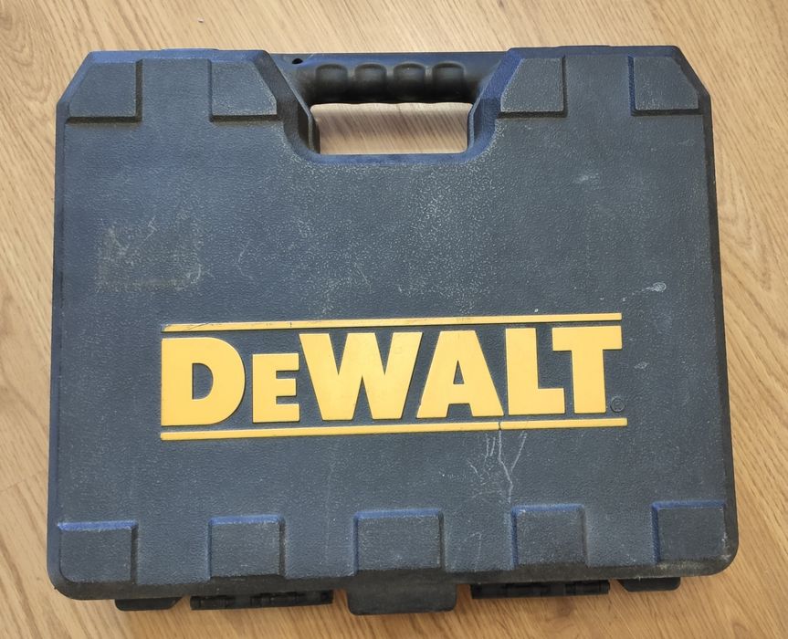 Дрель-шуруповерт DeWalt DCD771