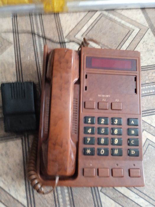 Радиотелефон Panasonic и стационарный телефон