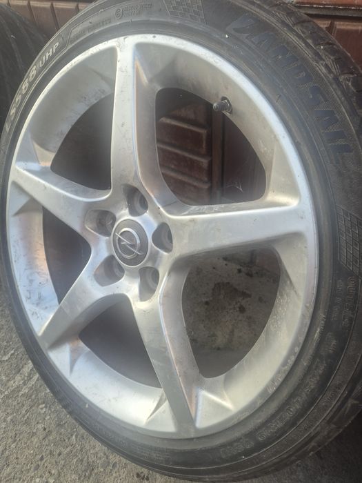 2 roti 245/40ZR19 98W + o anvelopa aceleași dimensiunj
