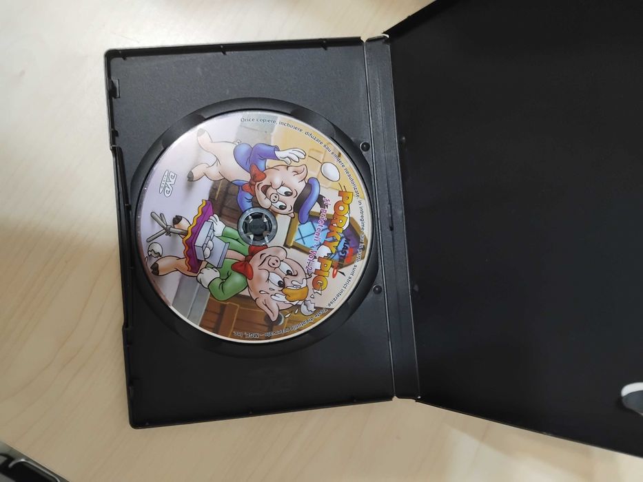 Vand 2 DVD-uri cu desene animate Porky Pig si prietenii