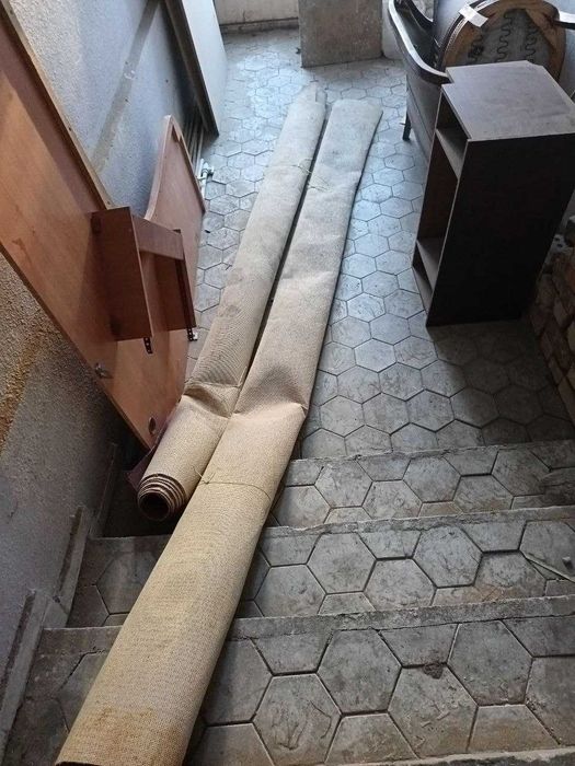 Унитаз б/у - 100 000 сум, мебель б/у - по 100 000 сум + бонусы.