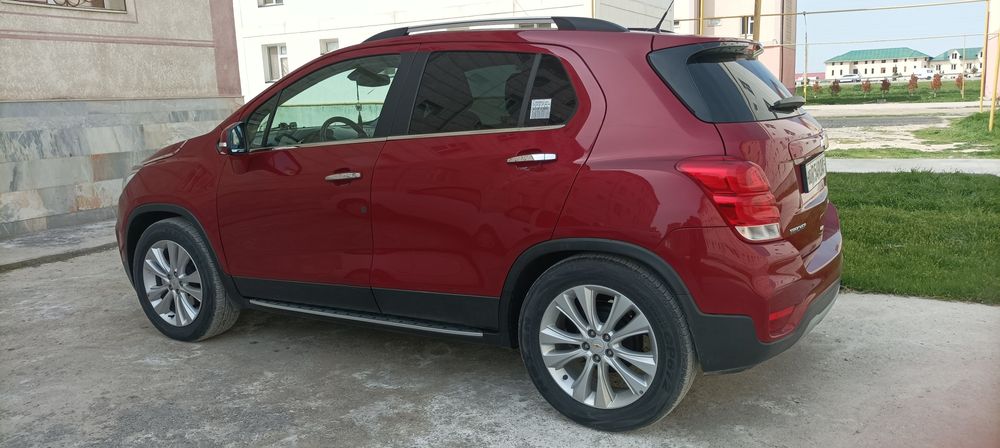 Treker sotiladi pozitsiya 1