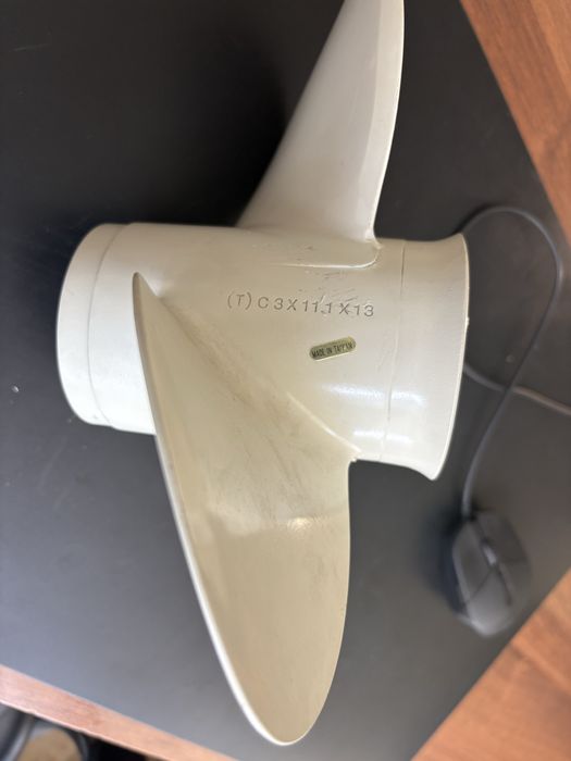 Винт гребной на Mercury марки Solas