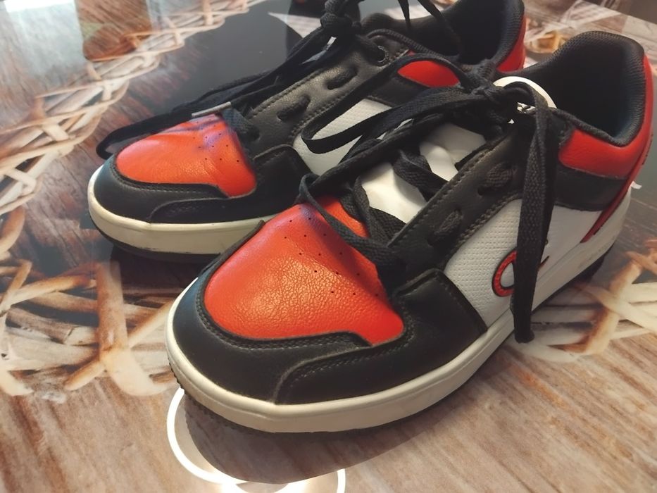 Adidași champions, mărimea 38, originali, luați din Deichmam.