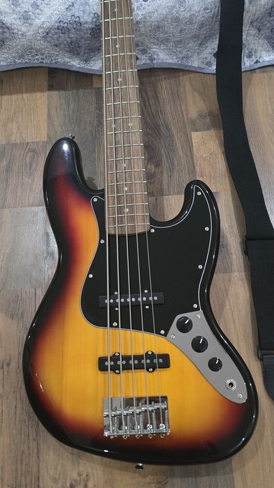 Бас гитара Fender Squier