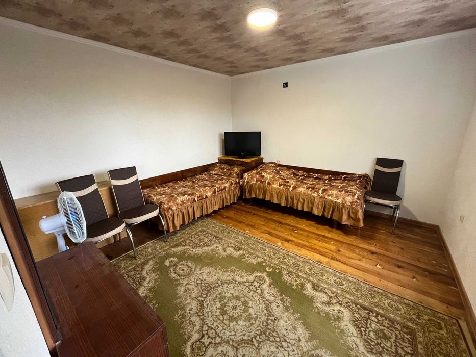 Продава къща на два етажа в Кортен