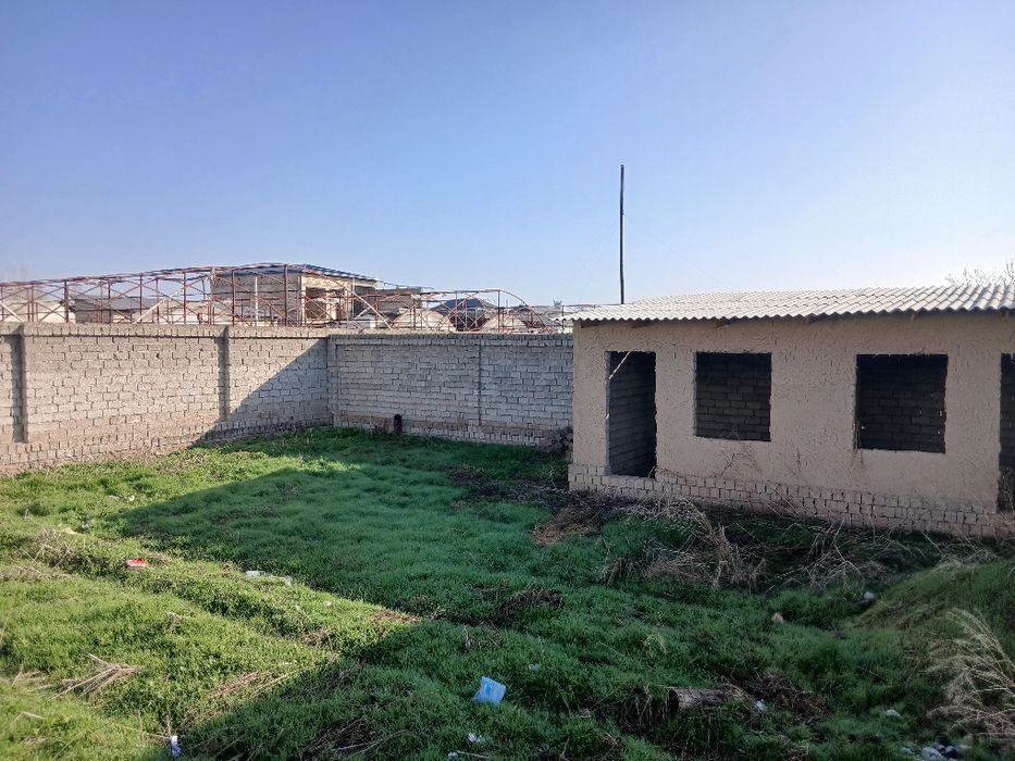 Продаётся земельный участок в махалле со всеми коммуникациями