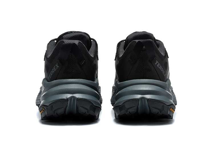 Продавам нови мъжки маратонки Adidas Terrex Trailmaker 2