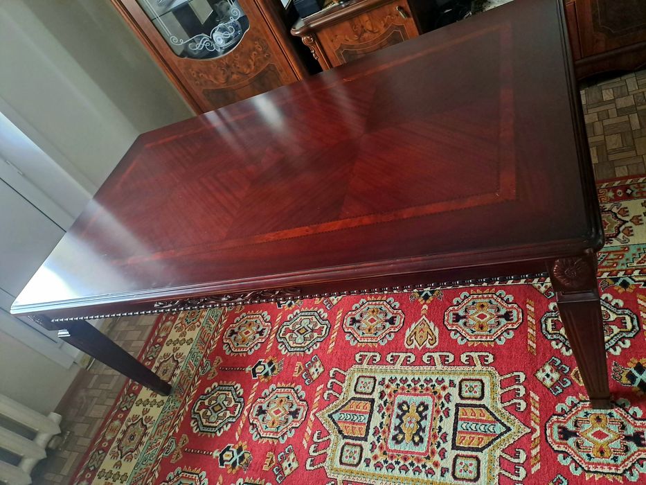 Продаётся стол для зала