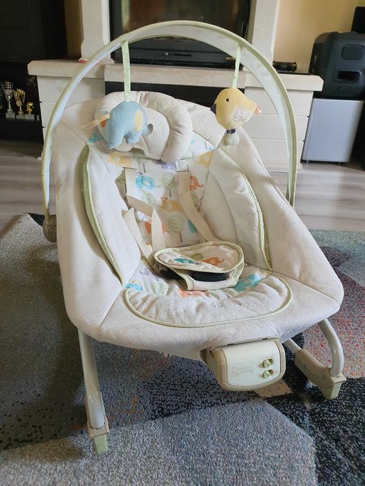 Scaun portabil muzical si patura de activitati bebe
