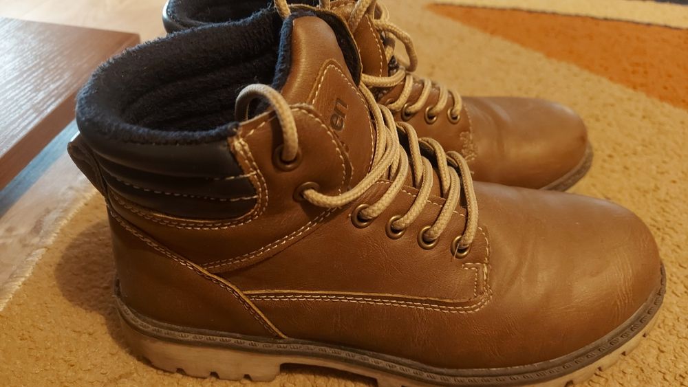 Продам осенние ботинки