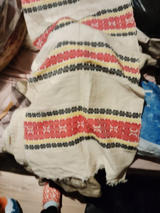 Vând țesături vechi cuverturi  răpirea din serai și cuverturi stergare