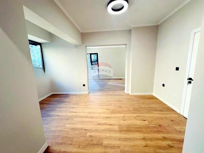 Продава се Четиристаен апартамент в Варна, Нептун - 102 кв.м за 2500 €/кв.м - Снимка #5