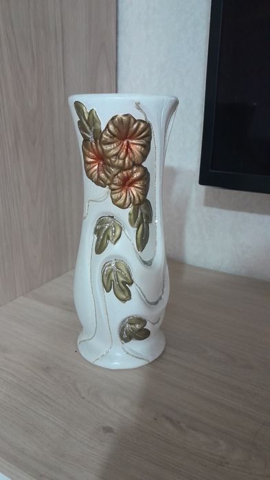 Продам вазу 4000