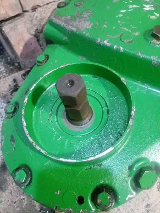 Продам редуктор жатки john deere