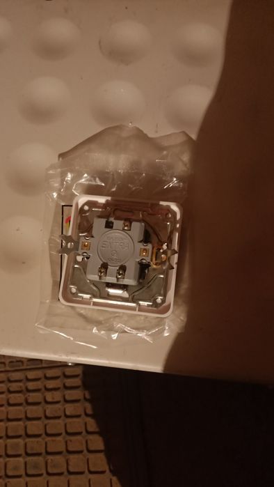 Întrerupător dublu,și prize