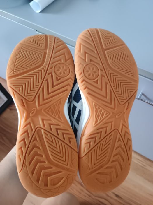 Adidași în stare foarte bună,Au talpa care nu aluneca,Interior 22 cm.