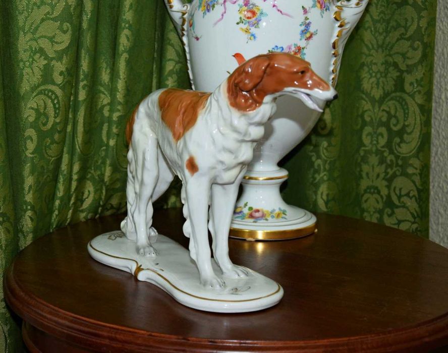 Большая, старинная, немецкая статуэтка"Борзая".