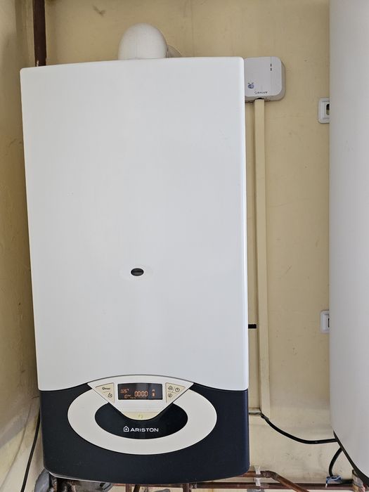 Centrală Ariston Hs Premium24 și Ariston Genus 28kw