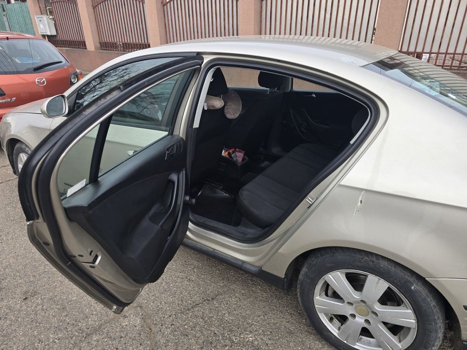 Vând berlină Passat B6 2000cm³ benzină