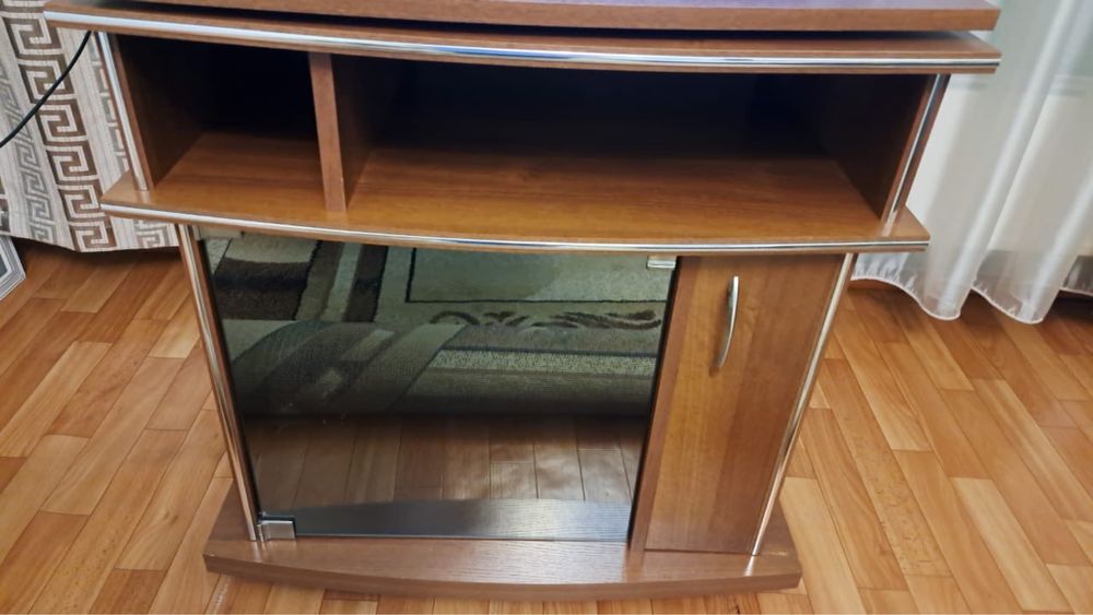 Продам тумбу под телевизор