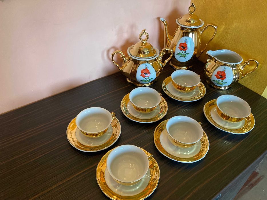 Възхитителен винтидж сервиз за кафе/чай с позлата, перфектно състояние
