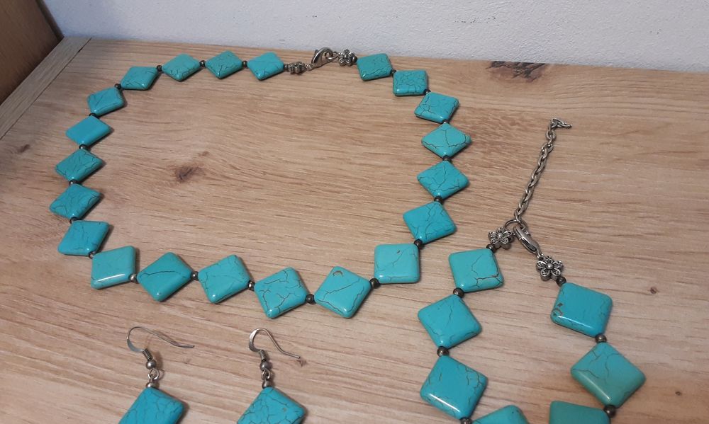 Set pietre turcoaz colier, bratara, cercei